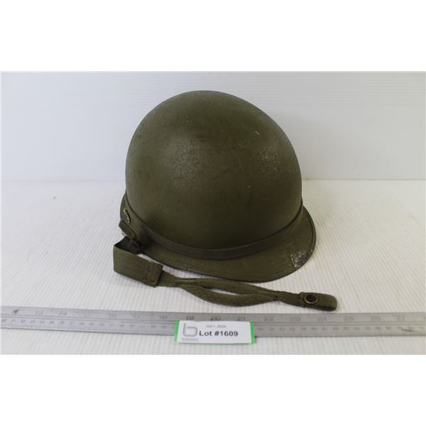 1970's Canadian Army M-1 Steel Helmet - Rear Seam, Fiberglass Liner US in Good Condition