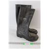 Image 1 : Pair of Pioneer Rubber Boots About Size 10