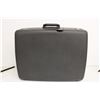 Image 10 : Vintage Tri Taper "American Tourist" Hardshell Suitcase - 25" x 8" x 20" - w/ Travel Hangers and Mis