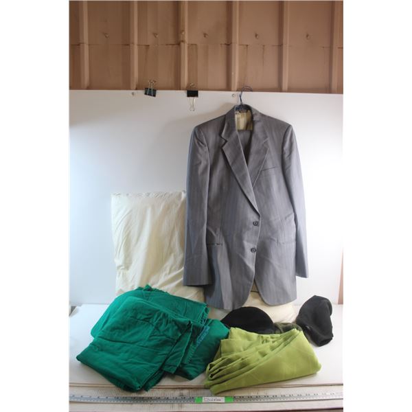 *Beroni Suit Set - Size Unknown, (2) Pillows, Bed Sheets and (3) Winter Hats