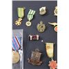 Image 4 : (16) Pins & Medals - Military - Assorted