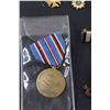 Image 5 : (16) Pins & Medals - Military - Assorted