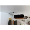 Image 3 : Brushes, Sunpak 3GT Flash, Sea Shells, Safety Glasses, Pet Nail Cutter and Assorted Items