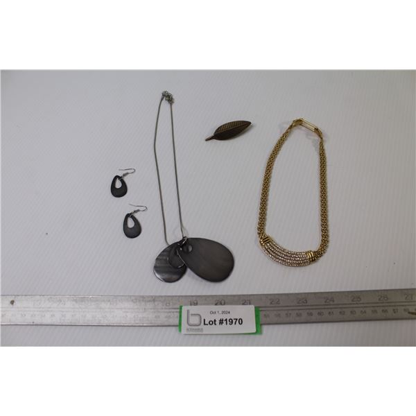 Shell Pendant Necklace w/Matching Pierced Earrings - Choker Chain Necklace - Leaf Brooch