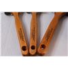 Image 2 : (3) New Paint Brushes & Paint Holder w/Lid