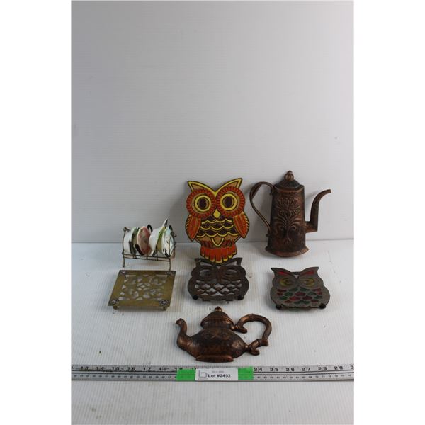 Hot Plates, Decorative Miniature Dish Rack and Wall Decorations