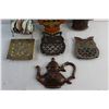 Image 4 : Hot Plates, Decorative Miniature Dish Rack and Wall Decorations
