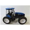 Image 2 : Die Cast New Holland TV140 - 1/16th Scale