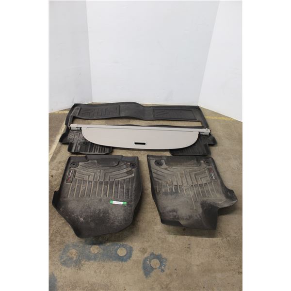 * SUV Back Hatch Inside Cover - 29.5" x 51" & Weather Tech Floor Mats