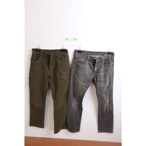 (2) Women's Jeans: Levi's & Kavu - Size 30