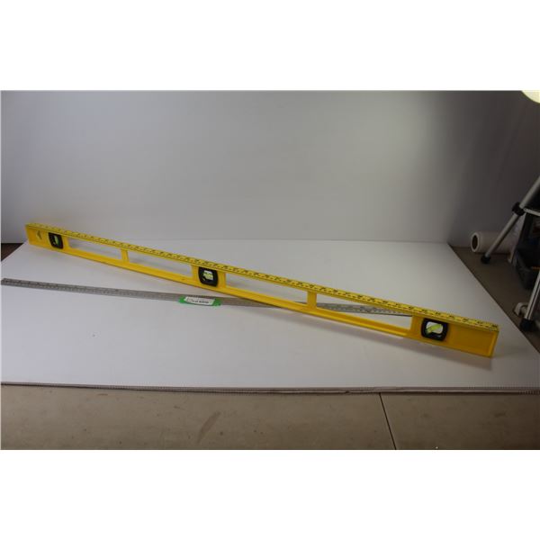 *4' Plastic Level (looks unused)