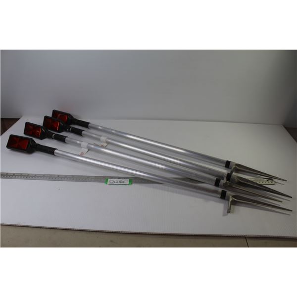 *(4) 32" Reflectors w/Foot Press