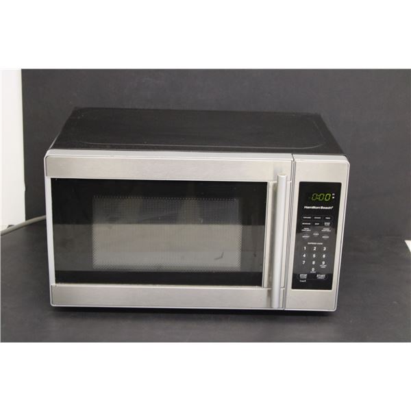 Hamilton Beach Microwave - Powers on