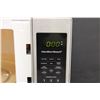 Image 3 : Hamilton Beach Microwave - Powers on