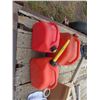 Image 1 : 3 jerry cans