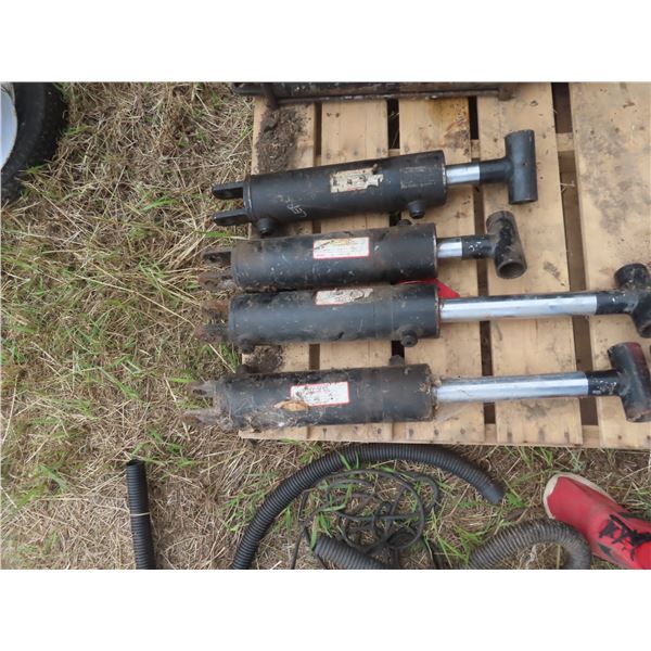 4 hydraulic rams