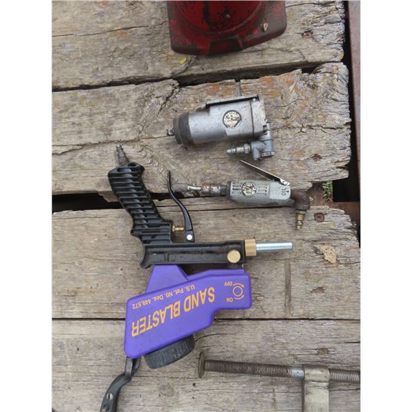 sand blaster and dye grinder