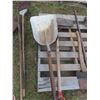 Image 1 : 3 shovels