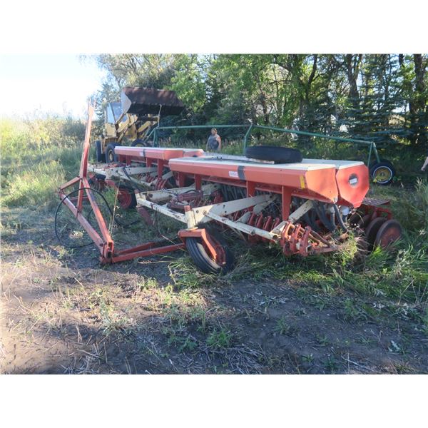 24ft Melroe 204 seed drill