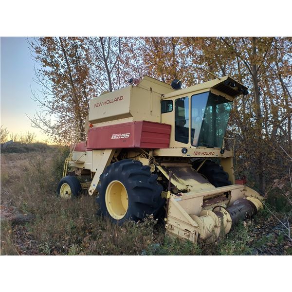 New Holland TR95 combine - unknown condition, as-is, has keys
