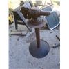 Image 2 : vice on stand