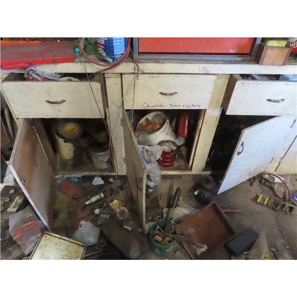 3 draweres with contents