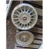 Image 1 : 2 hubcaps