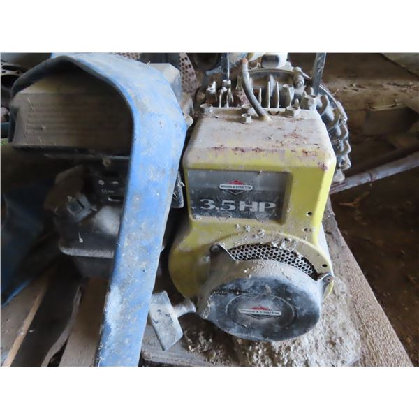 3.5 HP briggs and stratton thrash pump and hoses (untested)