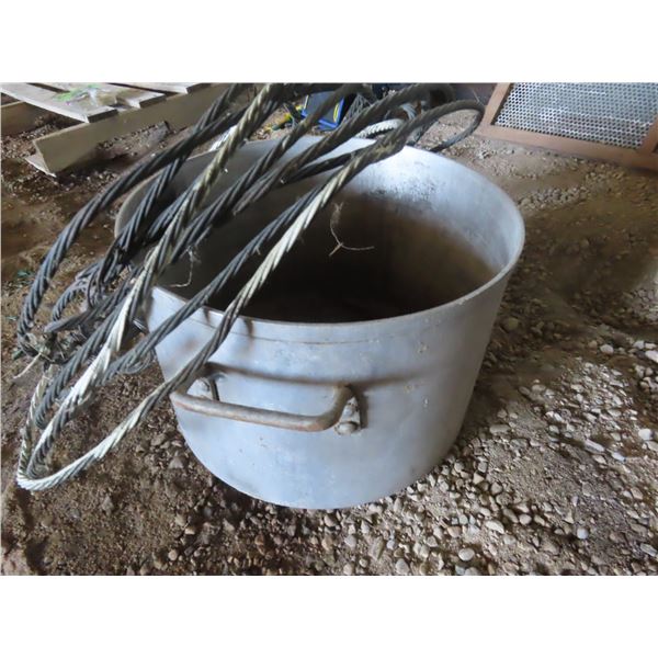 aluminum pot and steel cable