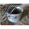 Image 1 : aluminum pot and steel cable