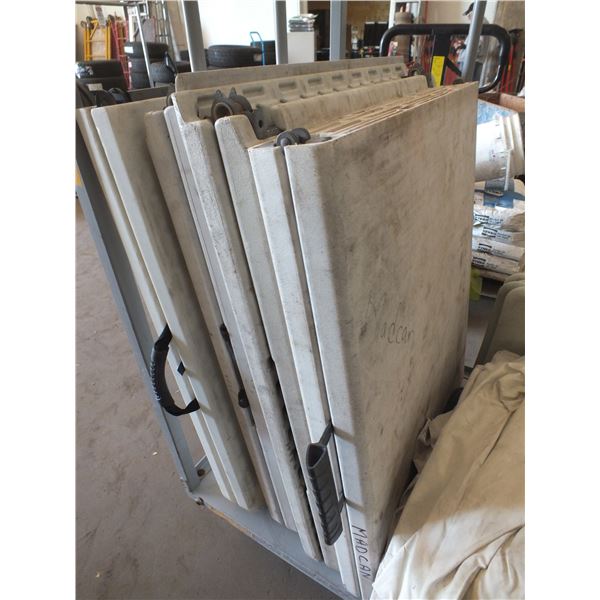 4....6ft Plastic Folding Tables