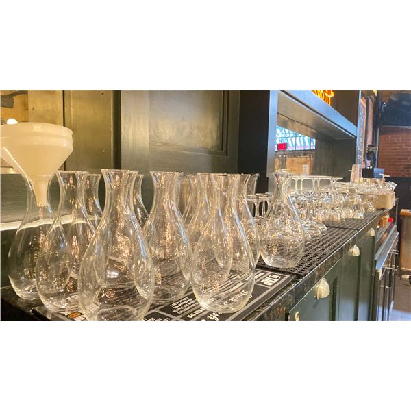 LARGE ASSORTMENT OF COMMERCIAL RESTAURANT GLASSWARE WITH UNDER MATS & DISH TRAY