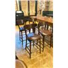 Image 2 : 4 TON DARK WOOD BROWN LEATHER TOP CURVED BACK BAR CHAIRS