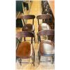 Image 2 : 4 TON DARK WOOD BROWN LEATHER TOP CURVED BACK BAR CHAIRS