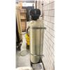 Image 3 : PENTAIR COMMERCIAL COMPRESSED WATER SOFTENER TANK WITH TOP VALVE CONTROL UNIT