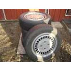 Saab 185/65-15 renkaat aluvanteilla