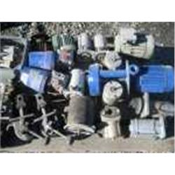 Sähkömoottoreita, pumppu + muuta lava