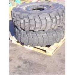 Työkoneen renkaat 14.00x20 vanteineen 2 kpl