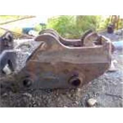 Kaivinkoneen hyrd. pikakiinnitys