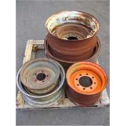 Traktorin vanteita lavallinen