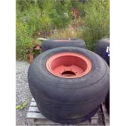 Renkaat  H49x19-22  4 kpl vanteineen