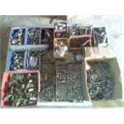 Hyrdauliliittimiä ym. lava