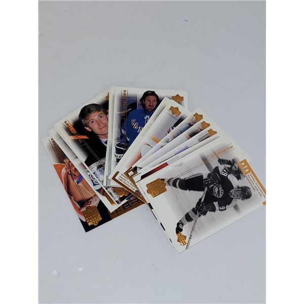 Lot of Wayne Gretzky Hockey Cards - Mint