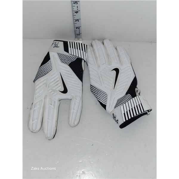 Mason Cole Signed Gloves NFL Football Arizona Cardinals - Unauthenticated