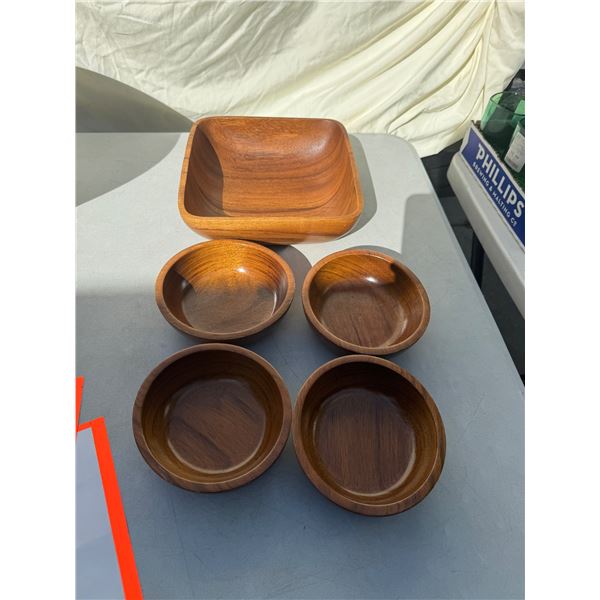Wood salad bowls