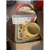Image 1 : Kitchen plates, histories, and serving platters