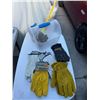 Image 1 : Work gloves, etc.