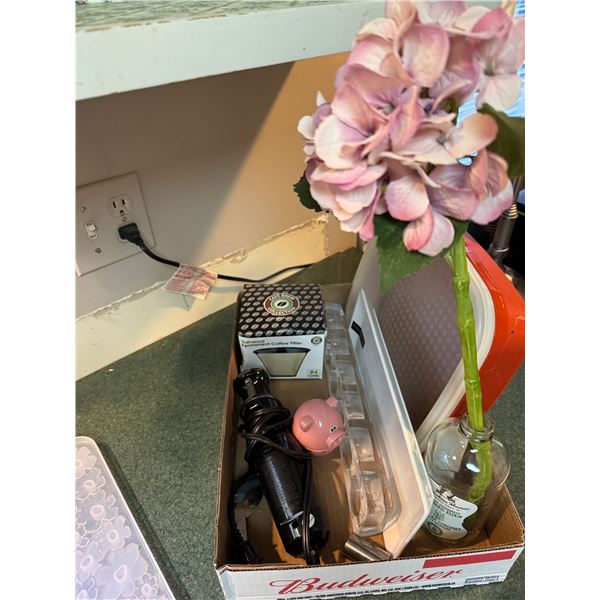 Tupperware and other kitchen items