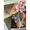 Image 1 : Tupperware and other kitchen items