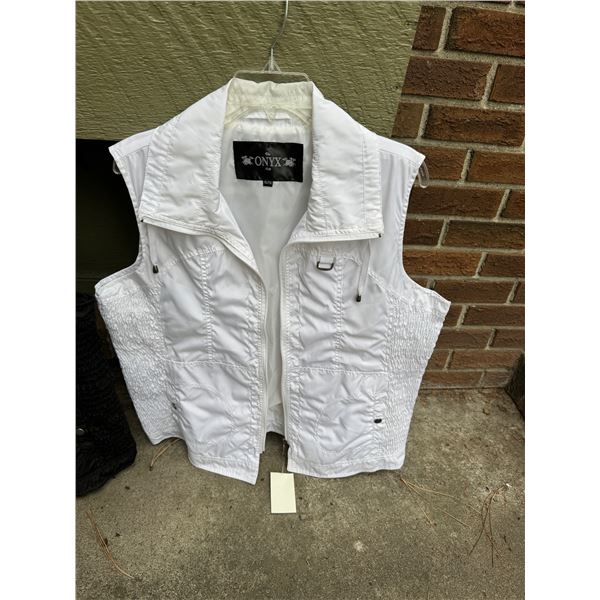 The Onyx XL vest